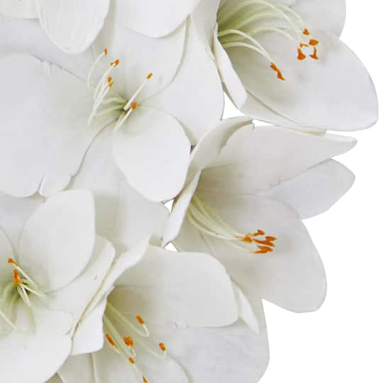 24'' White Amaryllis Wreath